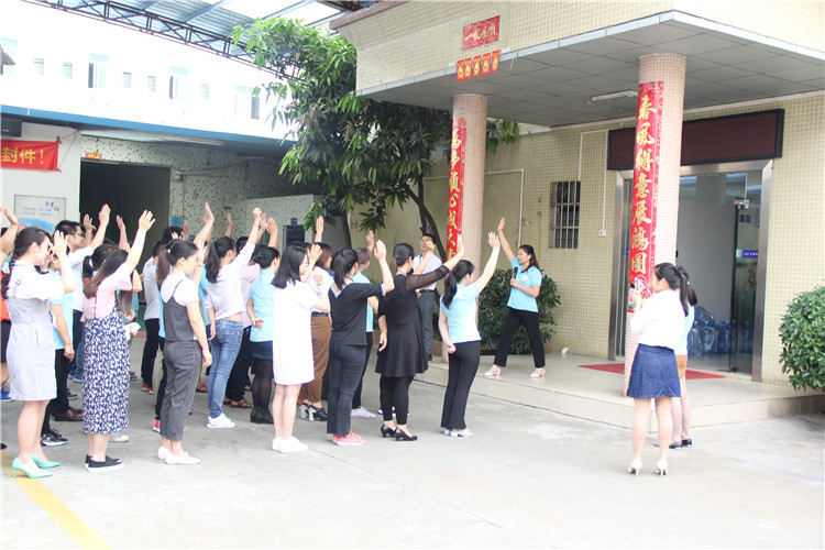 胡金花用自己的行動(dòng)證明了，她在這次培訓(xùn)中所學(xué)習(xí)到內(nèi)容，更傳遞了“愛(ài)”的精神理念。