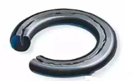 挖掘機密封件“過度壓縮”現(xiàn)象圖