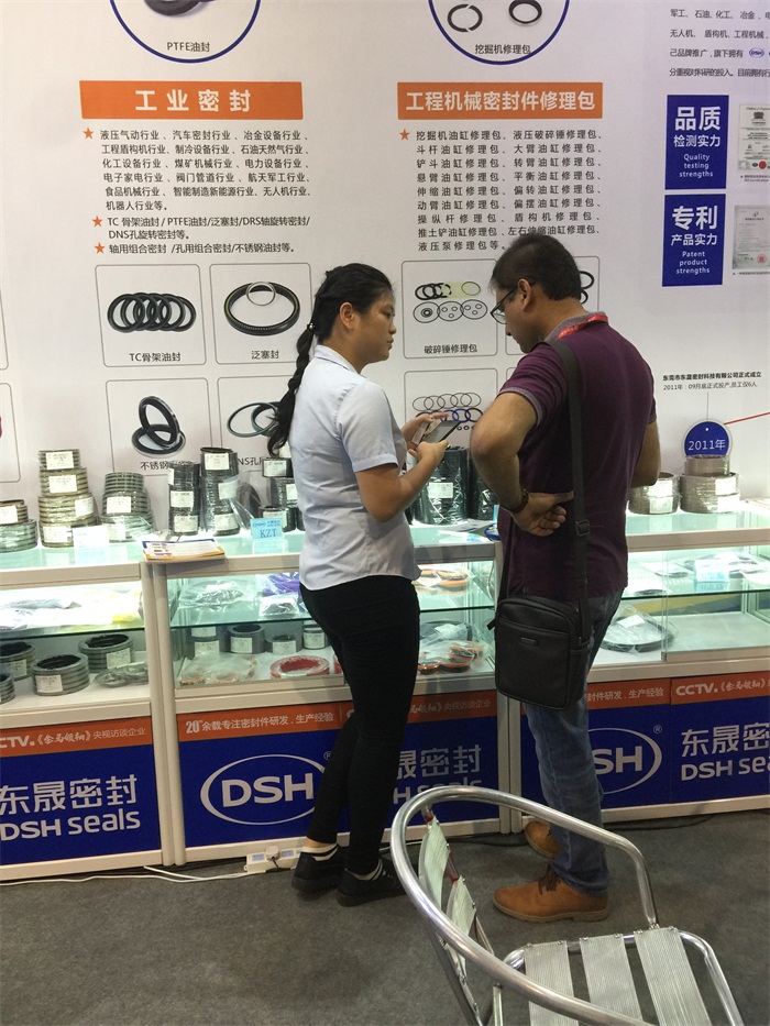 當(dāng)然，也有不少的國外客戶啦！
